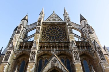 St. Margarets, Parlamento Meydanı 'ndaki kilise olarak bilinen Westminster Manastırı' nın yanında 12. yüzyıl kilisesi. Aynı zamanda Avam Kamarası 'nın kilisesi olarak da bilinir. Bu fotoğraf gotik katedralin önünü gösteriyor..