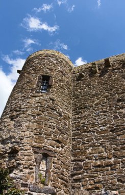 Rye, Büyük Britanya 'nın güneydoğusunda, Doğu Sussex iline bağlı küçük bir kasabadır. Bugün, Rye ortaçağ karakterini koruyan çok ziyaret edilen bir turizm merkezi. Bu fotoğraf Ypres Kulesi 'ni gösteriyor..