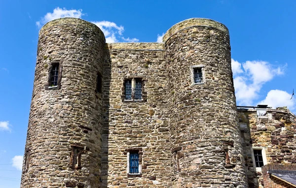 レイはイギリス南東部のイーストサセックス郡にある小さな町である 今日では ライ麦はその中世の文字を保持している多くの訪問観光名所です この写真はYpres Tower — ストック写真