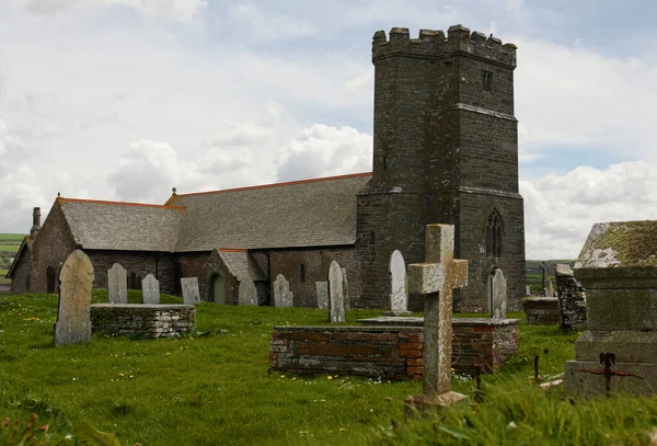 Tintagel Cornwall Uk的St Materiana教堂可能建于11世纪末或12世纪初 艺术历史学家Nikolaus Pevsner在1950年写道 其诺曼时代的设计包含了一些撒克逊特色 免版税图库图片