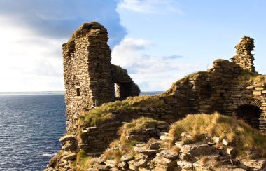 Castle Sinclair Girnigoe is located about 3 miles north of Wick on the east coast of Caithness, Scotland. It is considered to be one of the earliest seats of Clan Sinclair.