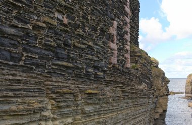 Sinclair Girnigoe Kalesi, İskoçya 'nın Caithness şehrinin doğu kıyısında, Wick' in 5 km kuzeyinde yer almaktadır. Sinclair Klanı 'nın en eski koltuklarından biri olarak kabul edilir..