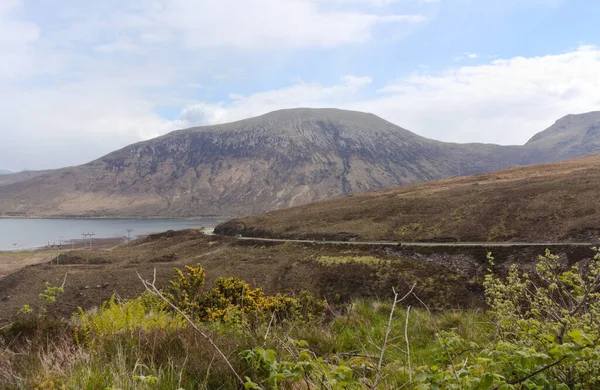 斯凯岛 Isle Skye 是苏格兰西北海岸的一座桥梁 以其崎岖的地形为特征 这张照片展示了神秘风景的全景 — 图库照片