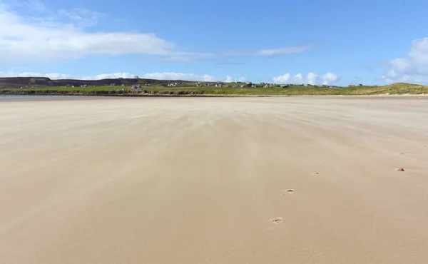 Dunnet Bay Sand Shingle Rural Beach Backed Some Grass Covered — Foto Stock