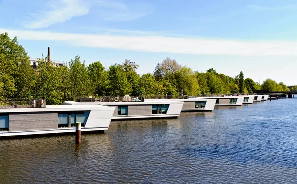 Viktoriakai Hamburg Visitor See Houseboat Settlement Called Floating Homes Which —  Fotos de Stock