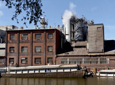 This old industrial building is the Ingredion Factory, a former Dr.Oetker Pudding Factory, which is located in Hamburg's Hammerbrook.