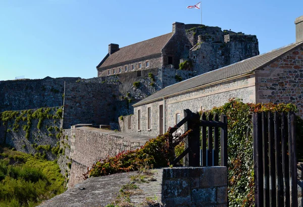 在泽西岛上伊丽莎白城堡的城墙内 — 图库照片