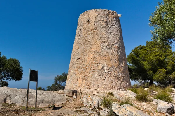 Stara Wieża Ciśnień Zatoce Canyamel Balearskiej Wyspie Majorka — Zdjęcie stockowe