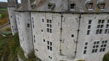 Walzin Castle is a castle in the beautiful city of Dinant in Belgium. It is surrounded by the river Lesse in the province Namur. It is a Gothic style castle, built on a strategic point on a steep rock. 