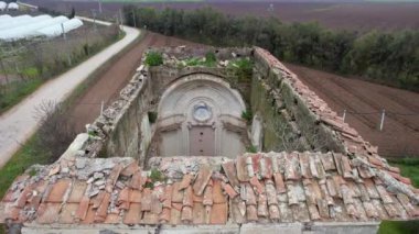 This is the abandoned chapel Reale del Demanio di Calvi in Caserio Reale, a small village on the outskirts of the province of Caserta in Italy. It is an important monument in local history.