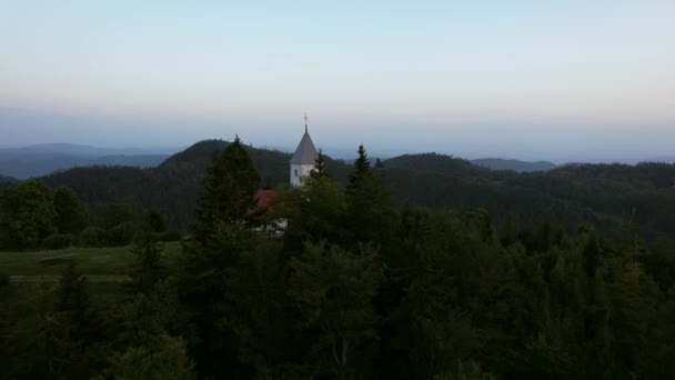 Aerial Video Beautiful Lonely Church Slovenian Landscape Filmed Stunning Sunset — Stockvideo