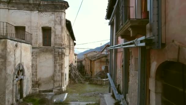 Vídeo Aéreo Ciudad Fantasma Abandonada Fossa Italia Ciudad Está Situada — Vídeos de Stock