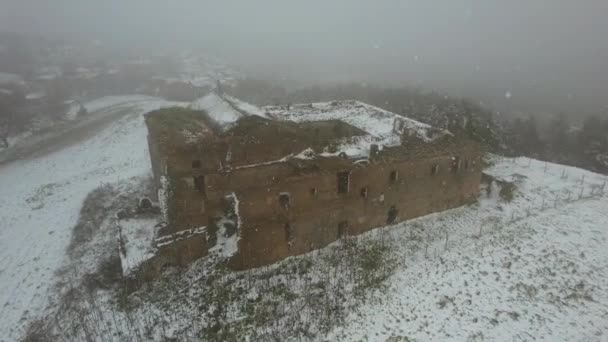 Vídeo Aéreo Convento Abandonado Mal Estado Está Nevando Afuera Llamado — Vídeo de stock