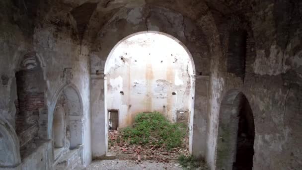 Vídeo Aéreo Convento Abandonado Mal Estado Está Nevando Afuera Llamado — Vídeos de Stock