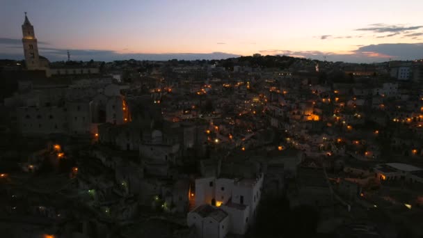 南イタリアのバジリカータ州のマテーラの街の空中ビデオ マテーラは ユネスコの世界遺産に登録されています 欧州文化首都で2019 古代の洞窟群で知られる — ストック動画