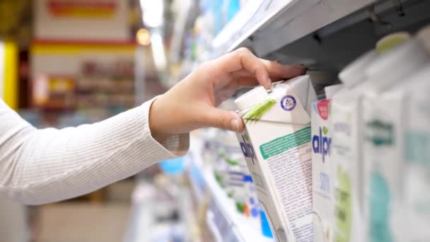 Selection Vegetable Milk Shelf Trade Counters Supermarket Cows Natural Milk — Stockvideo