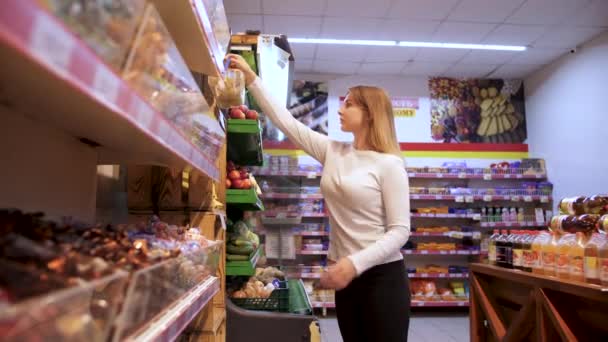 Natural Fruits Vegetables Exotic Goods Store Girl Reaches Top Shelf — Stockvideo