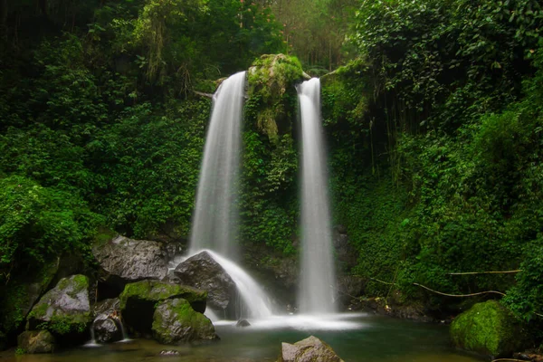 Grenjengan Kembar Adındaki Ikiz Şelaleler Endonezya Daki Merbabu Dağı Ulusal — Stok fotoğraf