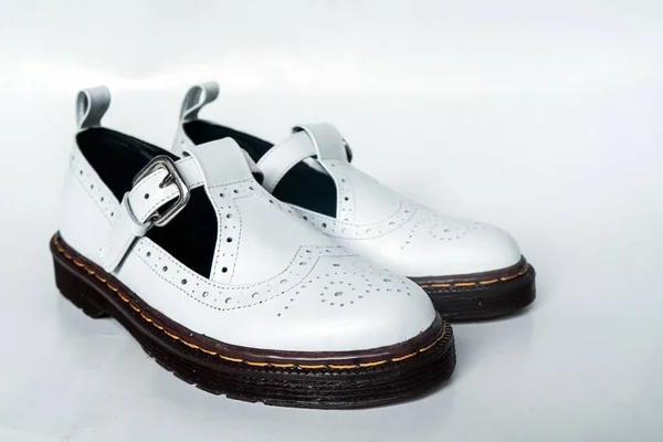 White Mary Jane Shoes Wingtip Pattern Rubber Sole White Background — Stockfoto