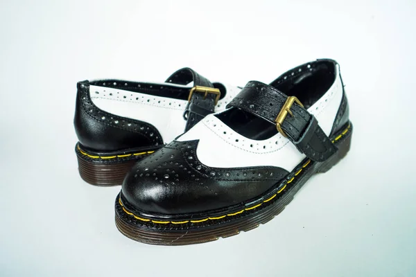 Detalle Zapatos Clásicos Para Mujer Dos Tonos Mary Jane Wingtip —  Fotos de Stock