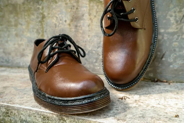 Brown Hole Boots Handmade Home Shoe Craftsmen Shoes Look Elegant — Foto Stock