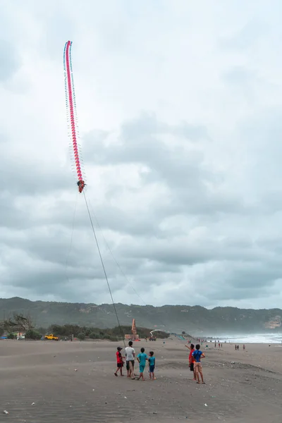 Dragon Kites Fly Sky Parangtritis Beach Yogyakarta Indonesia Evening Sun — Fotografia de Stock