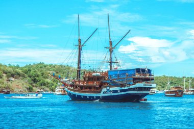 The uniqueness of tourism in Labuan Bajo, Indonesia is to live on the Phinisi Ship for several days to surround the small islands around Labuan Bajo which have beautiful views