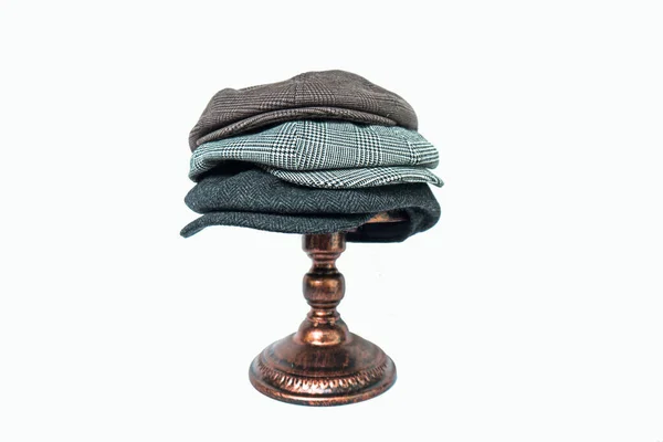Куча Классических Шляп Таких Шляпы Газетчика Плоские Шляпы Различных Цветах — стоковое фото