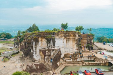 Breksi turizm parkı, artık işlemeyen eski bir kireçtaşı madeni ve işlevini her zaman kalabalık olan bir turizm beldesi haline getirdi. Çeşitli bölgelerden birçok turist ziyaret ediyor