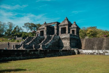 Ratu Boko Tapınağı, 8. yüzyılda kralın saray binasının kompleksi olan kayadan yapılmış antik bir yapı.