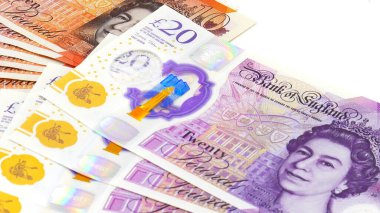 İngiliz 20 ve 10 Sterlin Yığını Beyaz arka planda Yakın plan