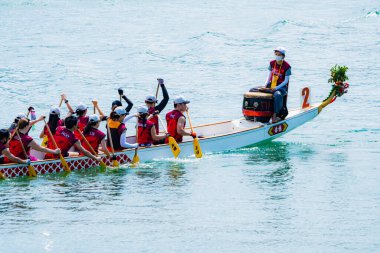 STANLEY-HONG KONG, 6 Haziran 2022: 3 Haziran 'da, Ejderha Tekne Yarışı ilk kez Stanley Main Beach' te yapıldı. COVID-19 salgınından sonra