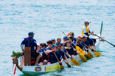 STANLEY-HONG KONG, 6 Haziran 2022: 3 Haziran 'da, Ejderha Tekne Yarışı ilk kez Stanley Main Beach' te yapıldı. COVID-19 salgınından sonra