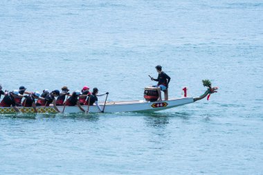 STANLEY-HONG KONG, 6 Haziran 2022: 3 Haziran 'da, Ejderha Tekne Yarışı ilk kez Stanley Main Beach' te yapıldı. COVID-19 salgınından sonra