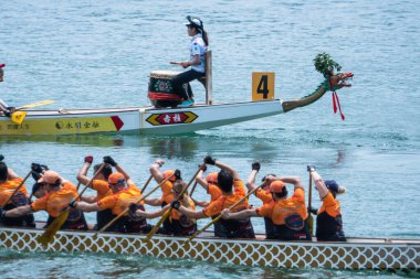STANLEY-HONG KONG, 6 Haziran 2022: 3 Haziran 'da, Ejderha Tekne Yarışı ilk kez Stanley Main Beach' te yapıldı. COVID-19 salgınından sonra