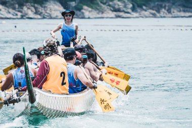 STANLEY-HONG KONG, 6 Haziran 2022: 3 Haziran 'da, Ejderha Tekne Yarışı ilk kez Stanley Main Beach' te yapıldı. COVID-19 salgınından sonra