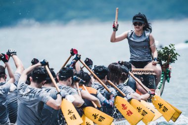 STANLEY-HONG KONG, 6 Haziran 2022: 3 Haziran 'da, Ejderha Tekne Yarışı ilk kez Stanley Main Beach' te yapıldı. COVID-19 salgınından sonra