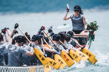 STANLEY-HONG KONG, 6 Haziran 2022: 3 Haziran 'da, Ejderha Tekne Yarışı ilk kez Stanley Main Beach' te yapıldı. COVID-19 salgınından sonra