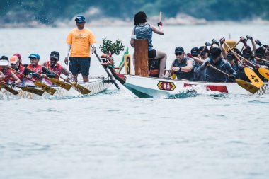 STANLEY-HONG KONG, 6 Haziran 2022: 3 Haziran 'da, Ejderha Tekne Yarışı ilk kez Stanley Main Beach' te yapıldı. COVID-19 salgınından sonra
