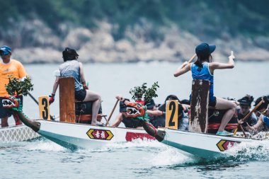 STANLEY-HONG KONG, 6 Haziran 2022: 3 Haziran 'da, Ejderha Tekne Yarışı ilk kez Stanley Main Beach' te yapıldı. COVID-19 salgınından sonra