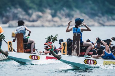 STANLEY-HONG KONG, 6 Haziran 2022: 3 Haziran 'da, Ejderha Tekne Yarışı ilk kez Stanley Main Beach' te yapıldı. COVID-19 salgınından sonra