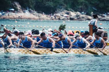 STANLEY-HONG KONG, 6 Haziran 2022: 3 Haziran 'da, Ejderha Tekne Yarışı ilk kez Stanley Main Beach' te yapıldı. COVID-19 salgınından sonra