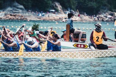 STANLEY-HONG KONG, 6 Haziran 2022: 3 Haziran 'da, Ejderha Tekne Yarışı ilk kez Stanley Main Beach' te yapıldı. COVID-19 salgınından sonra