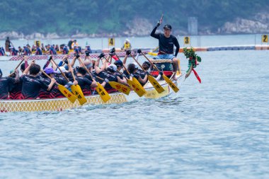 STANLEY-HONG KONG, 6 Haziran 2022: 3 Haziran 'da, Ejderha Tekne Yarışı ilk kez Stanley Main Beach' te yapıldı. COVID-19 salgınından sonra