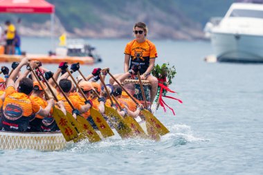 STANLEY-HONG KONG, 6 Haziran 2022: 3 Haziran 'da, Ejderha Tekne Yarışı ilk kez Stanley Main Beach' te yapıldı. COVID-19 salgınından sonra