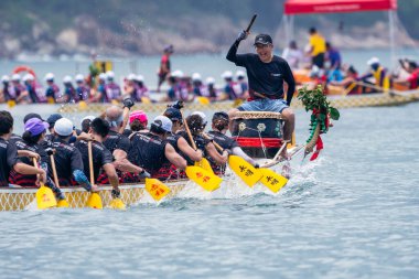 STANLEY-HONG KONG, 6 Haziran 2022: 3 Haziran 'da, Ejderha Tekne Yarışı ilk kez Stanley Main Beach' te yapıldı. COVID-19 salgınından sonra