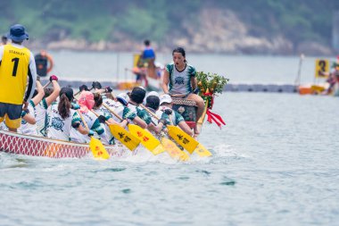STANLEY-HONG KONG, 6 Haziran 2022: 3 Haziran 'da, Ejderha Tekne Yarışı ilk kez Stanley Main Beach' te yapıldı. COVID-19 salgınından sonra