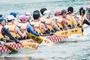 STANLEY-HONG KONG, 6 Haziran 2022: 3 Haziran 'da, Ejderha Tekne Yarışı ilk kez Stanley Main Beach' te yapıldı. COVID-19 salgınından sonra