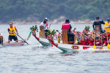 STANLEY-HONG KONG, 6 Haziran 2022: 3 Haziran 'da, Ejderha Tekne Yarışı ilk kez Stanley Main Beach' te yapıldı. COVID-19 salgınından sonra