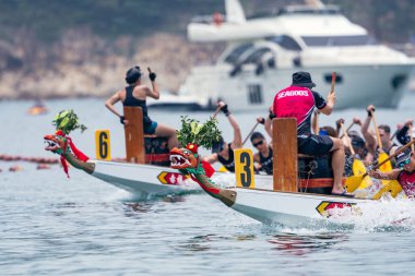 STANLEY-HONG KONG, 6 Haziran 2022: 3 Haziran 'da, Ejderha Tekne Yarışı ilk kez Stanley Main Beach' te yapıldı. COVID-19 salgınından sonra